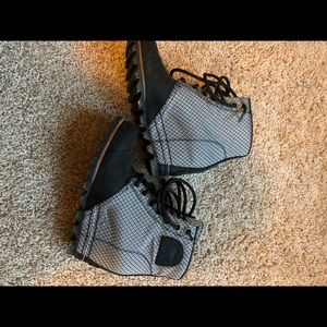 Sorel Booties/Wedges - black and white.